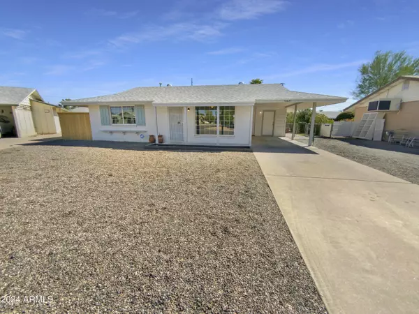 10621 W AUGUSTA Drive, Sun City, AZ 85351