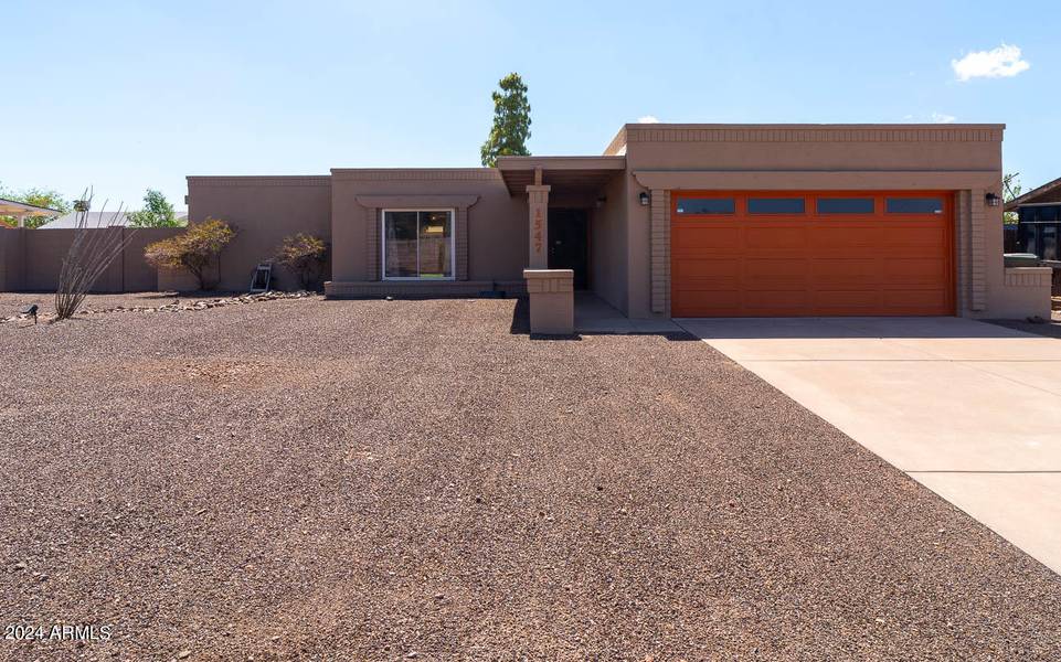 1547 W Utopia Road, Phoenix, AZ 85027