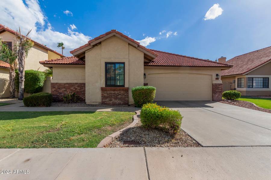 7031 W MORROW Drive, Glendale, AZ 85308