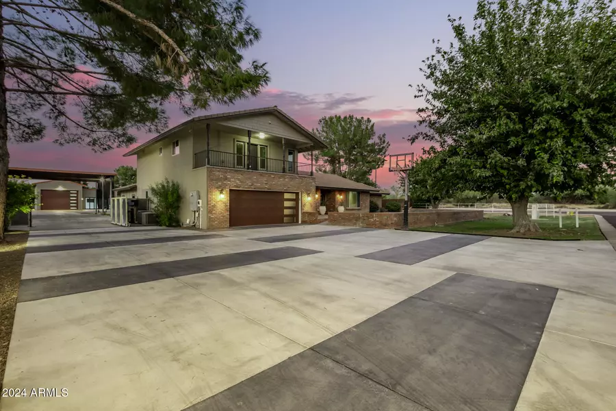 2386 E REDFIELD Road, Gilbert, AZ 85234