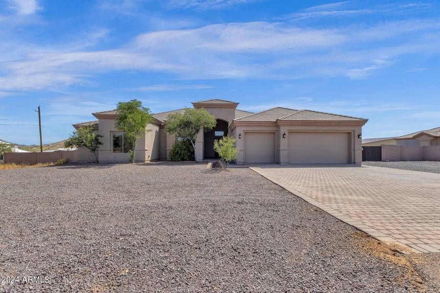 127 E SABROSA Drive, New River, AZ 85087