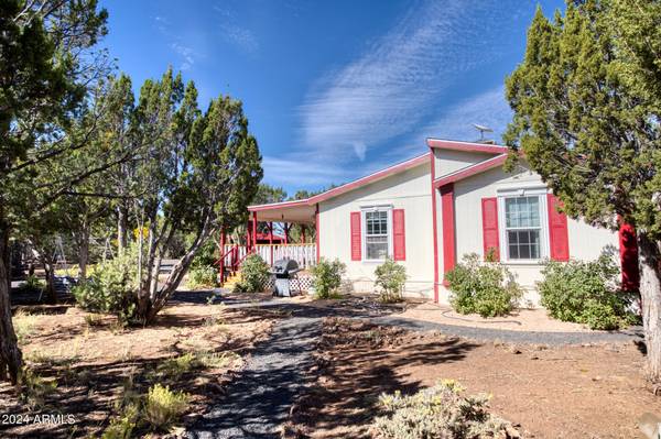 Vernon, AZ 85940,24 County Road 3153 --