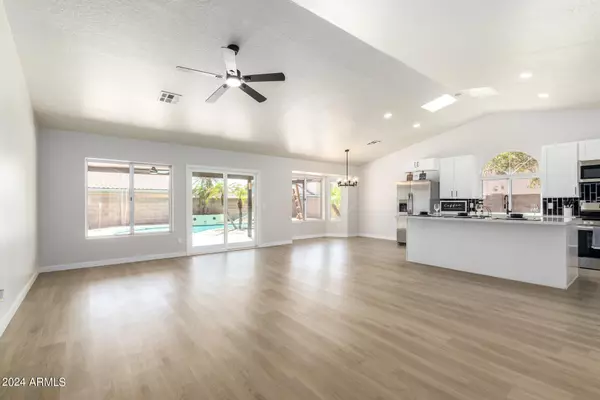 Glendale, AZ 85304,6233 W MESCAL Street