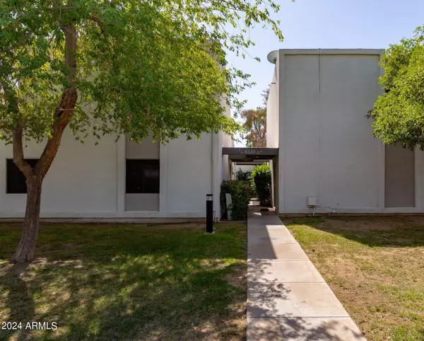 8558 E INDIAN SCHOOL Road #E, Scottsdale, AZ 85251