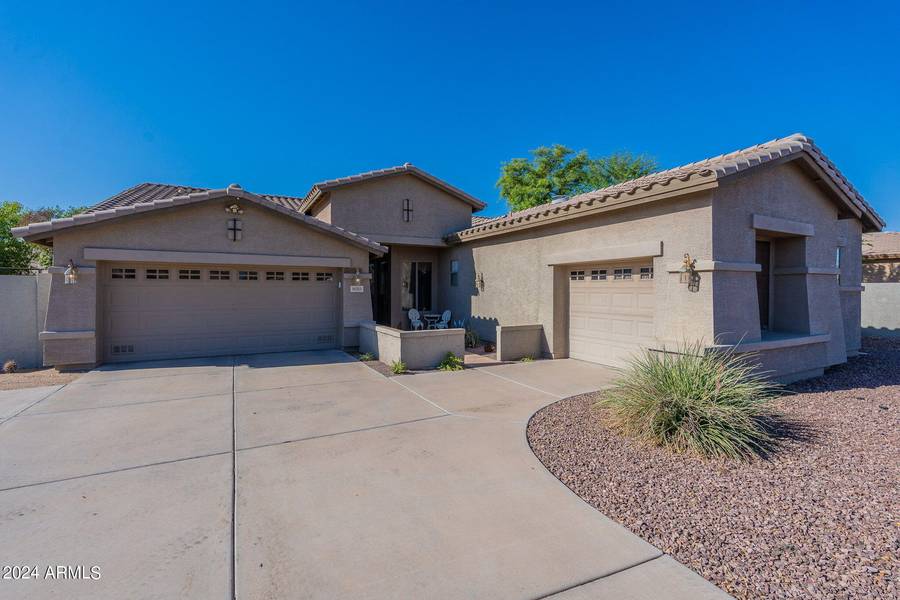 8215 W GARDENIA Avenue, Glendale, AZ 85303