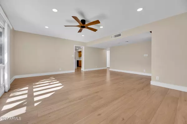 Phoenix, AZ 85014,1202 E PALO VERDE Drive