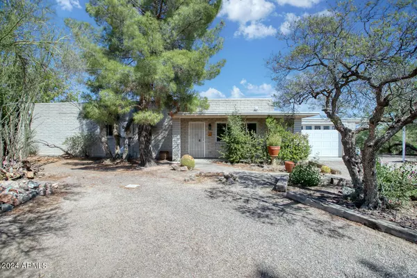 Wickenburg, AZ 85390,1140 JEDIONDIA Drive