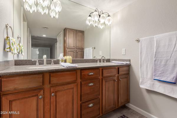 Phoenix, AZ 85032,12212 N PARADISE VILLAGE Parkway S #343