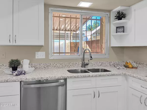 Phoenix, AZ 85015,1566 W CAMPBELL Avenue