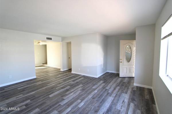 Phoenix, AZ 85015,2109 W COLTER Street #2