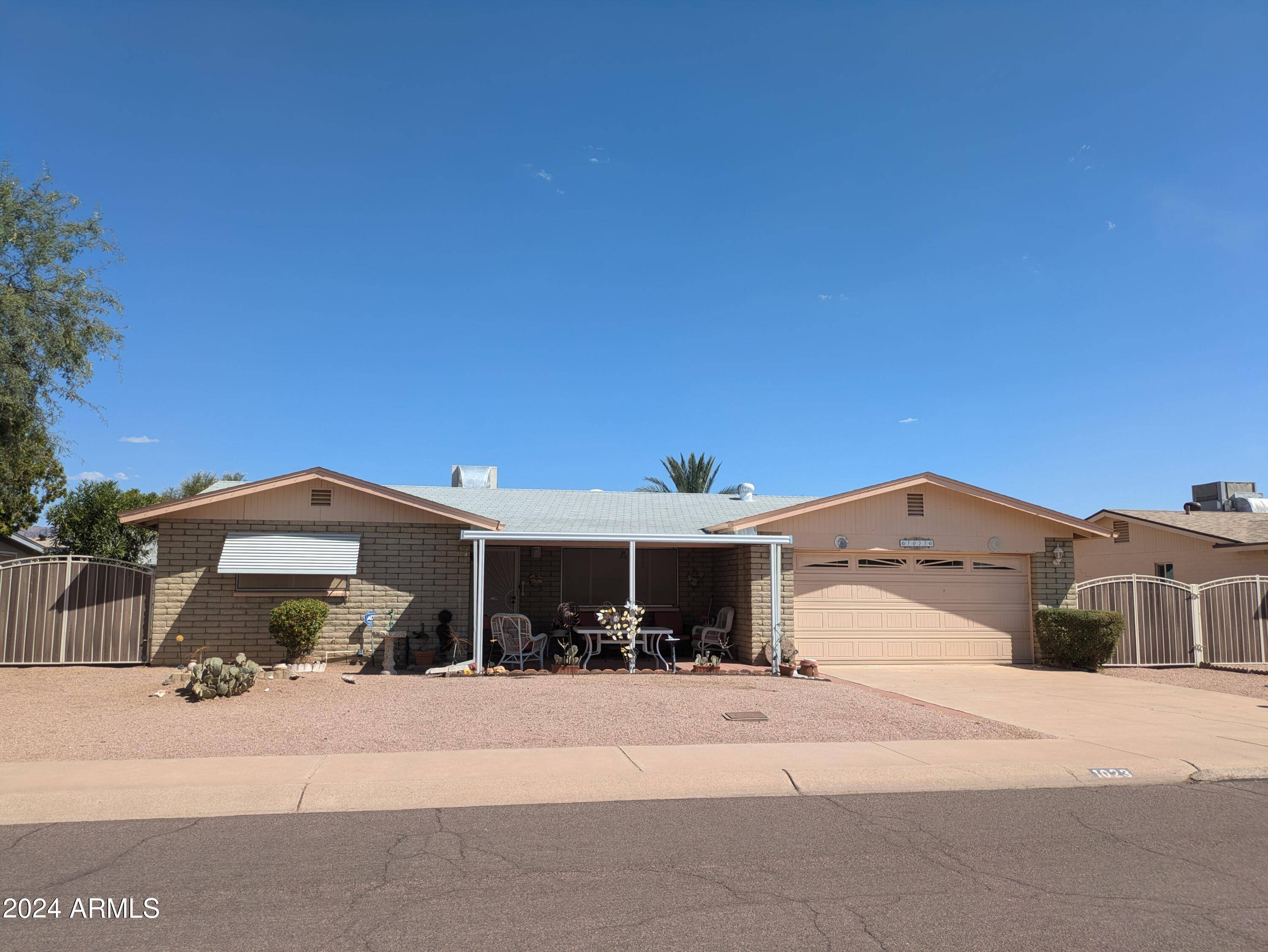 1023 S OCOTILLO Drive, Apache Junction, AZ 85120