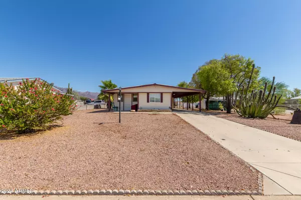 2273 S DESCANSO Road, Apache Junction, AZ 85119