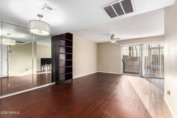 Phoenix, AZ 85029,1601 W SUNNYSIDE Drive #154