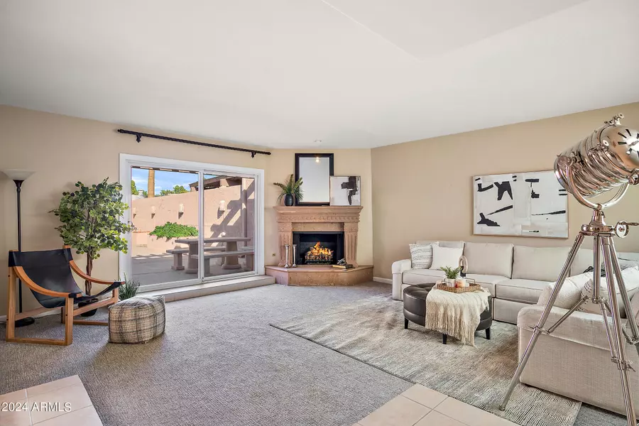 8122 E VIA DE LA ESCUELA --, Scottsdale, AZ 85258