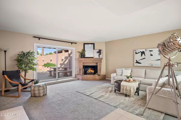 8122 E VIA DE LA ESCUELA --, Scottsdale, AZ 85258