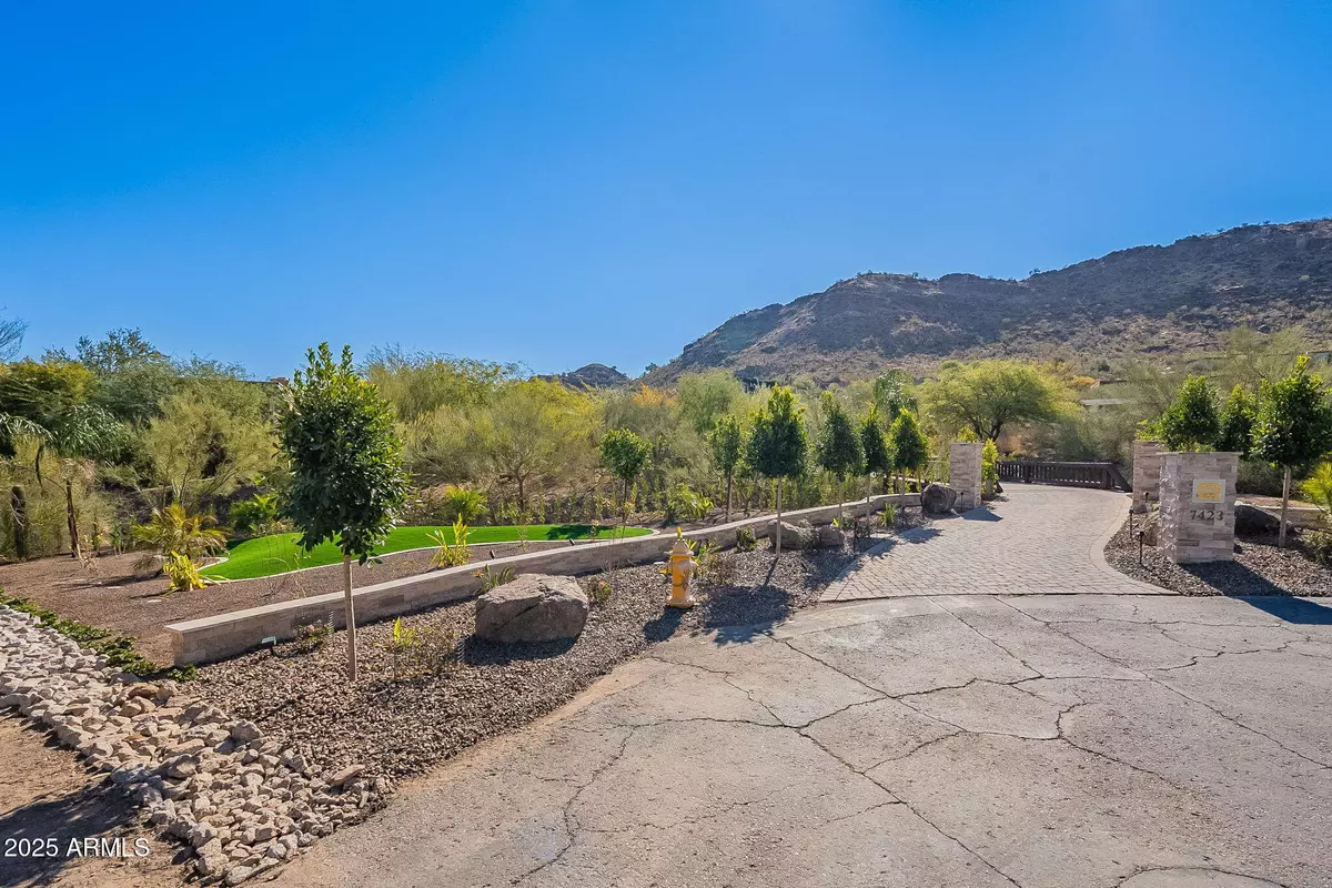 Paradise Valley, AZ 85253,7423 N 62ND Street