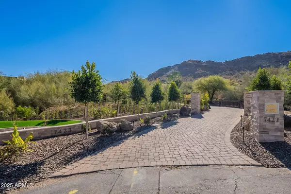 Paradise Valley, AZ 85253,7423 N 62ND Street