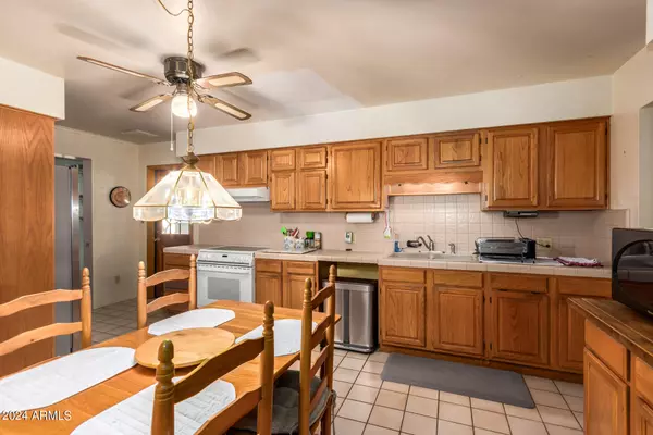 Phoenix, AZ 85018,3028 N 47TH Place