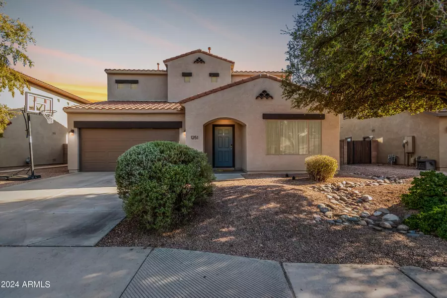 1251 E PARKVIEW Drive, Gilbert, AZ 85295