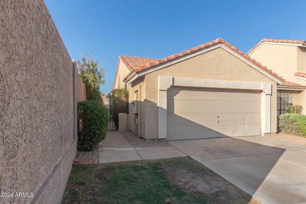 Phoenix, AZ 85044,4260 E CASSIA Way