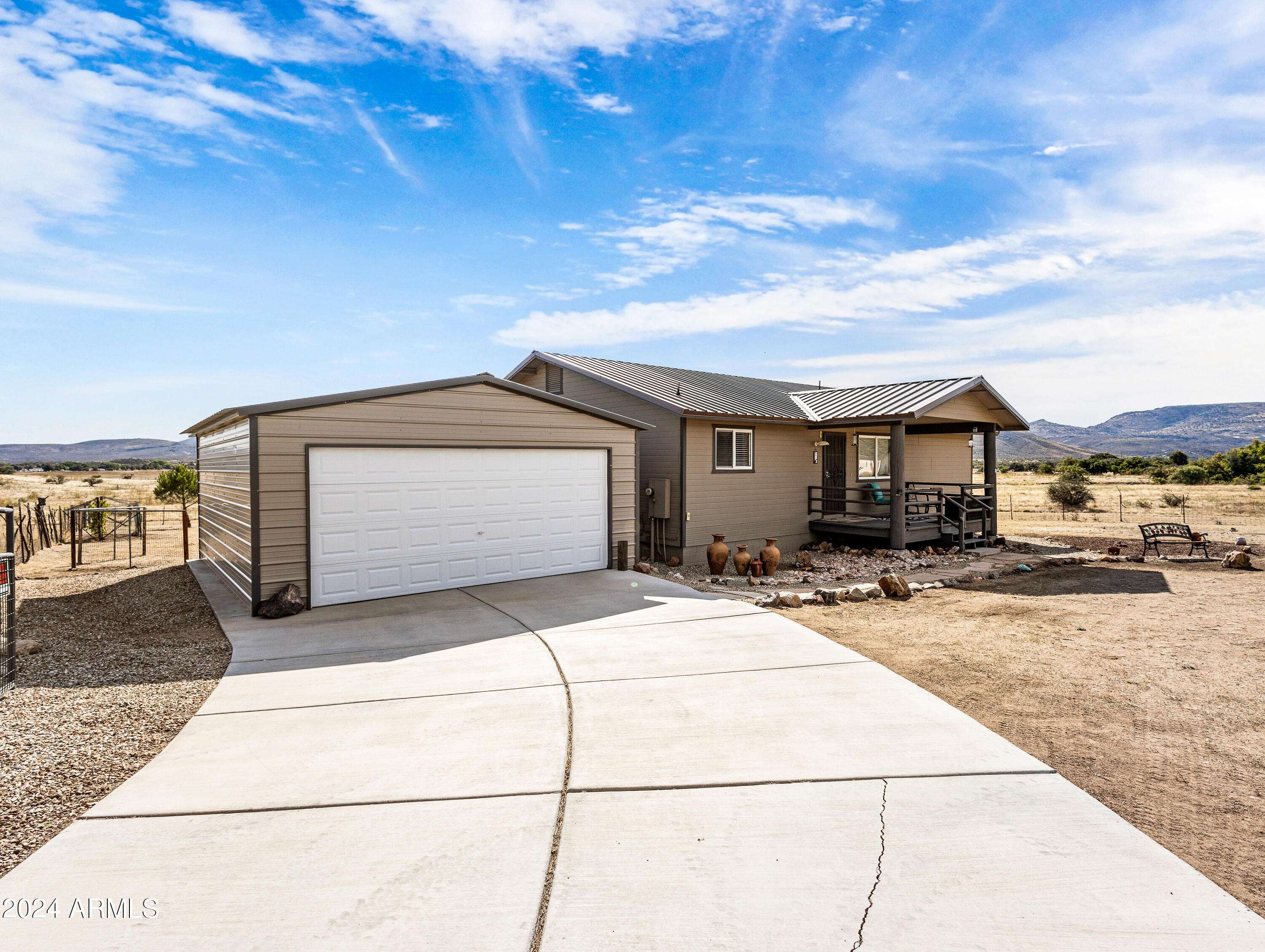 16193 W Mohave Lane, Peeples Valley, AZ 86332