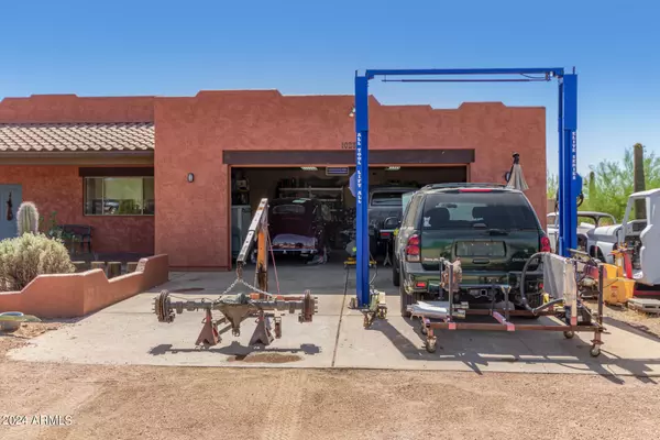 Apache Junction, AZ 85119,1023 E CANYON Street