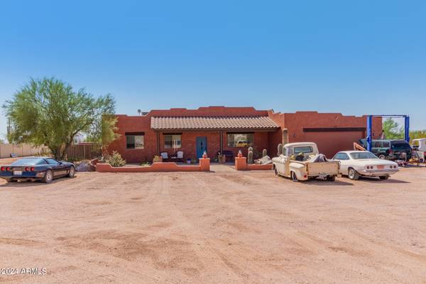 Apache Junction, AZ 85119,1023 E CANYON Street