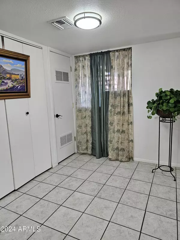 Mesa, AZ 85202,1730 W EMELITA Avenue #1102