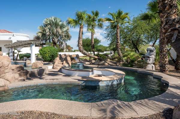 Paradise Valley, AZ 85253,5901 E MOUNTAIN VIEW Road