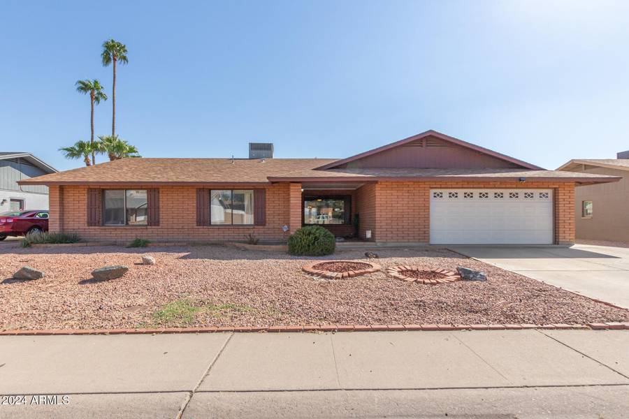 215 E HELENA Drive, Phoenix, AZ 85022