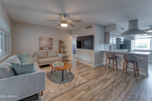 721 E MONTEBELLO Avenue #203, Phoenix, AZ 85014