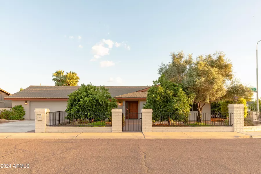 8401 E MONTEREY Way, Scottsdale, AZ 85251