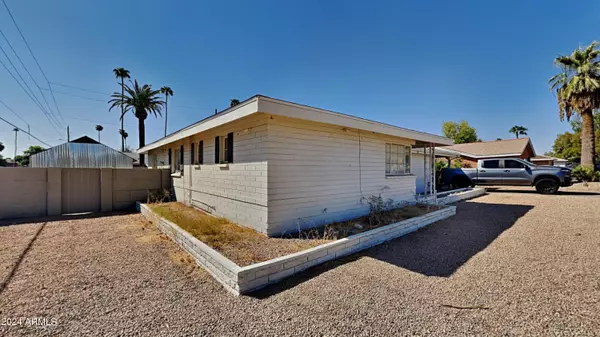 Phoenix, AZ 85015,1701 W HIGHLAND Avenue