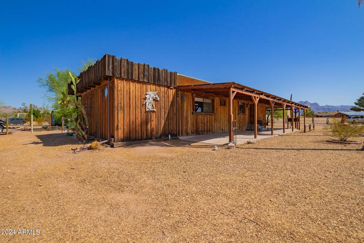 Apache Junction, AZ 85120,1036 W TEPEE Street