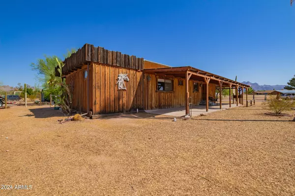 1036 W TEPEE Street, Apache Junction, AZ 85120