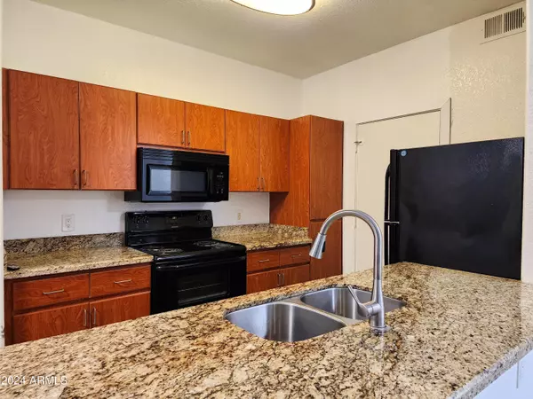 Phoenix, AZ 85008,5302 E VAN BUREN Street #2015