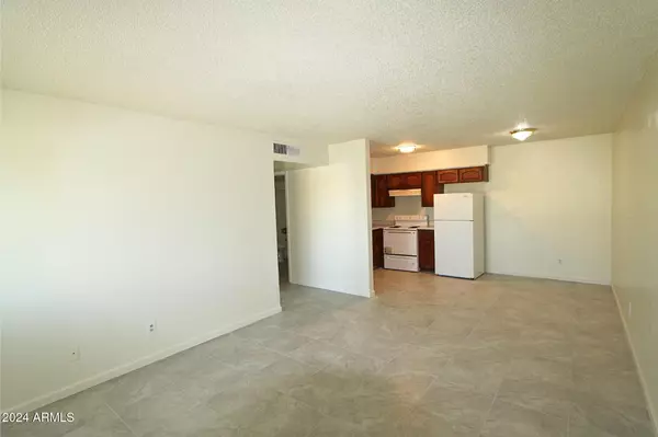 Phoenix, AZ 85032,2621 E GREENWAY Road #17