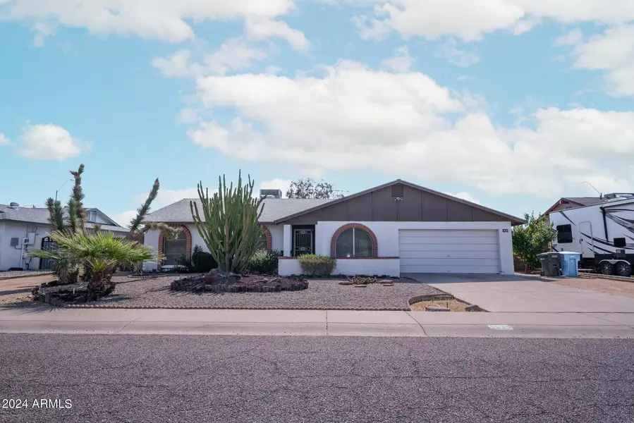 3833 W WOODRIDGE Drive, Glendale, AZ 85308