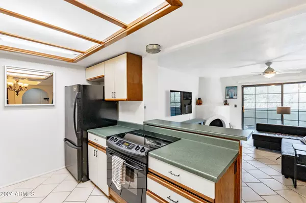 Phoenix, AZ 85020,7557 N DREAMY DRAW Drive #216