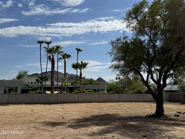 Paradise Valley, AZ 85253,6001 E ONYX Avenue #-