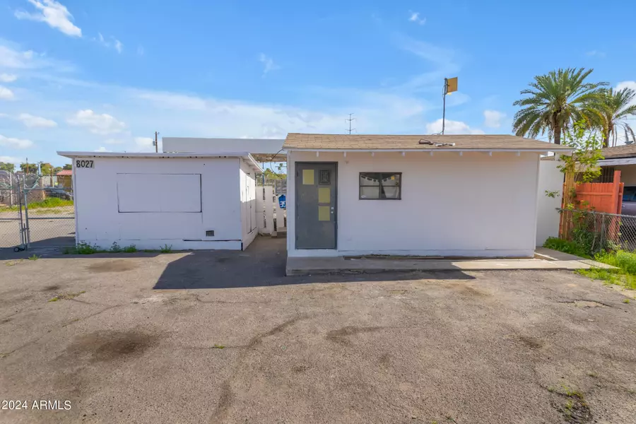 8027 S AVENIDA DEL YAQUI --, Guadalupe, AZ 85283