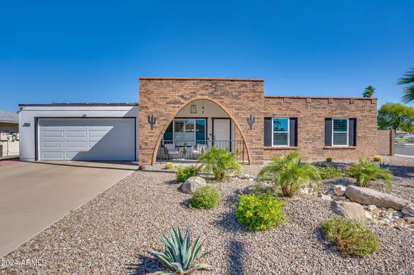 10702 W HUTTON Drive, Sun City, AZ 85351