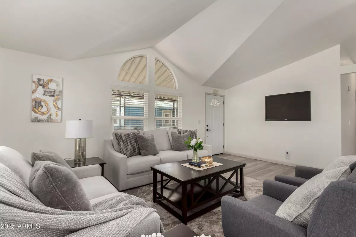 Phoenix, AZ 85024,2233 E BEHREND Drive #210