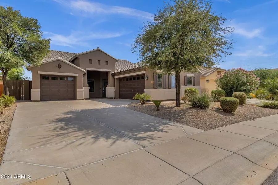 1353 W HOLSTEIN Trail, San Tan Valley, AZ 85143