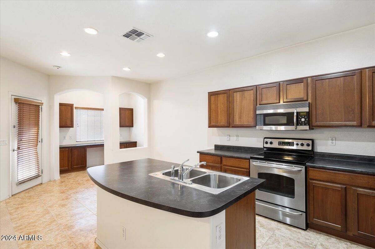 San Tan Valley, AZ 85143,653 W VINEYARD PLAINS Drive