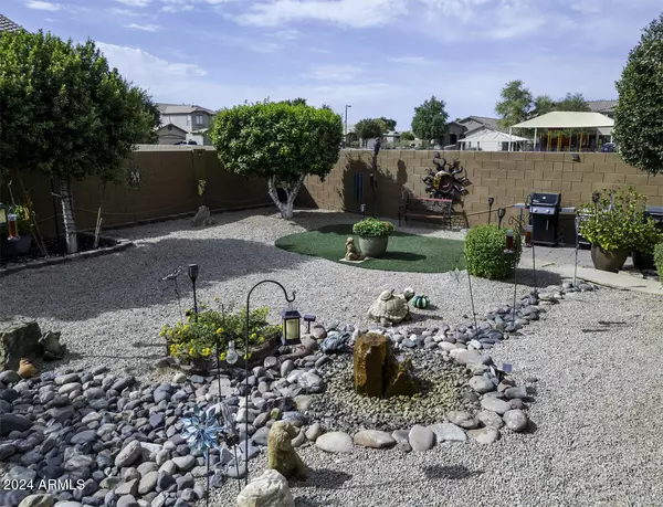 3023 E SILVERSMITH Trail, San Tan Valley, AZ 85143