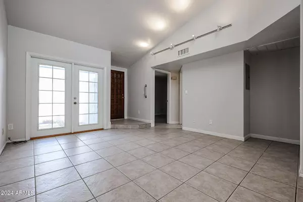 Phoenix, AZ 85014,3551 N 12TH Street #104