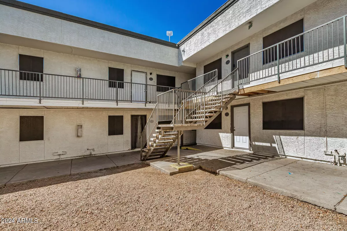 Phoenix, AZ 85032,18202 N Cave Creek Road #17units