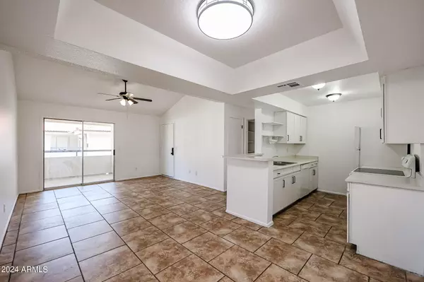 Phoenix, AZ 85044,10610 S 48TH Street #2034