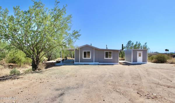 Apache Junction, AZ 85120,865 W SADDLE BUTTE Street